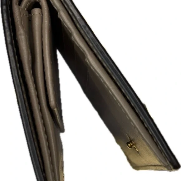 Fendi F Beige Leather Bi-Fold Wallet with Gold Logo. 31/2 X 41/2 - Picture 14 of 16